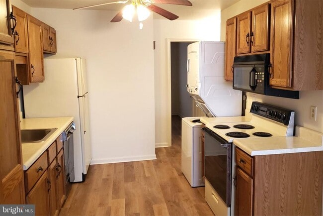 Building Photo - 121 S 3rd St