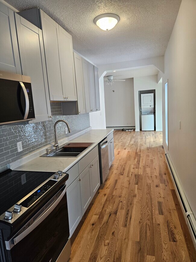 Foto del edificio - 5741 Maple St