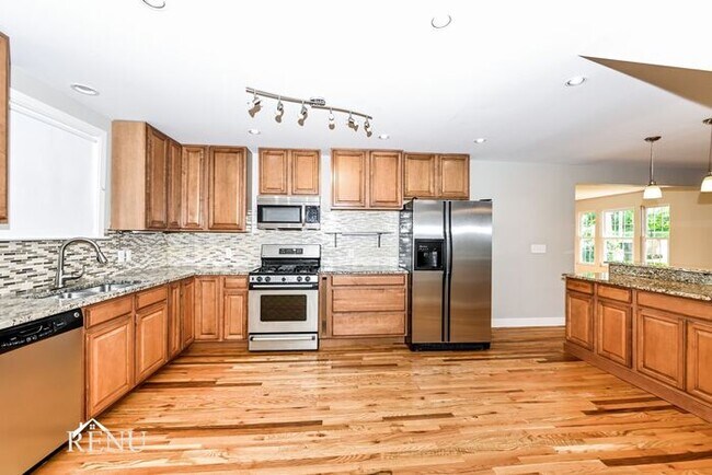 Building Photo - 501 Park Cir