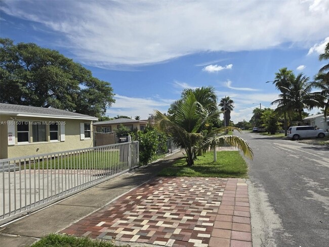 Foto del edificio - 330 SW 13th St