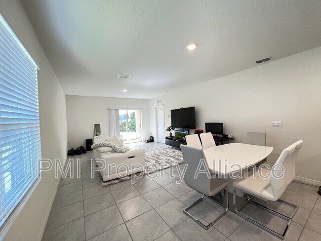 Foto del edificio - 617 Autumn Breeze St