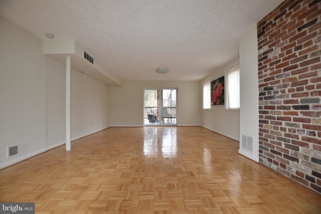 Building Photo - 5009 Del Ray Ave
