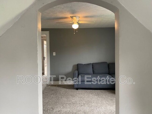 Foto del edificio - 1-437-432 W Harding Rd
