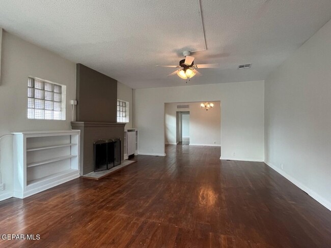 Building Photo - 1203 Madeline Dr