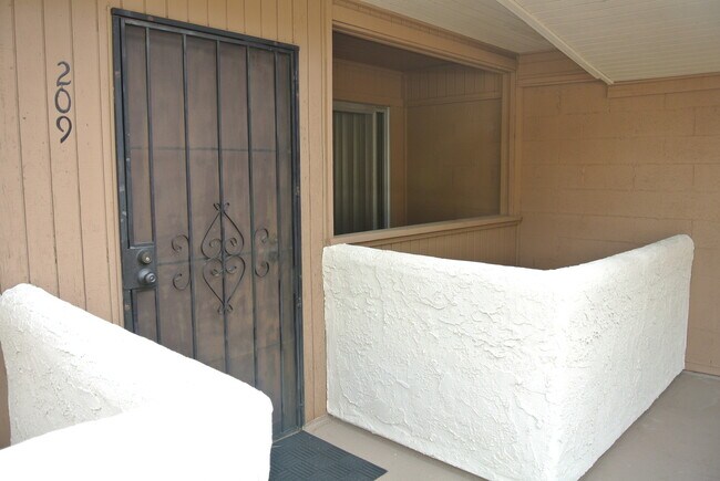Foto del edificio - Palm Springs Villas - One Bedroom Condo