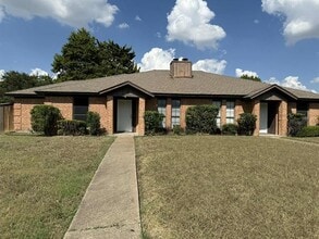 Building Photo - 405 Amber Ln