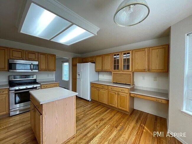 Foto del edificio - Spacious 3-Bedroom Retreat with Cozy Fireplace and Office on Indian Paintbrush Lane, Longmont!