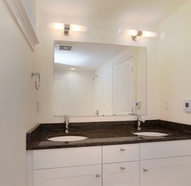 Building Photo - 3 Hollis Park