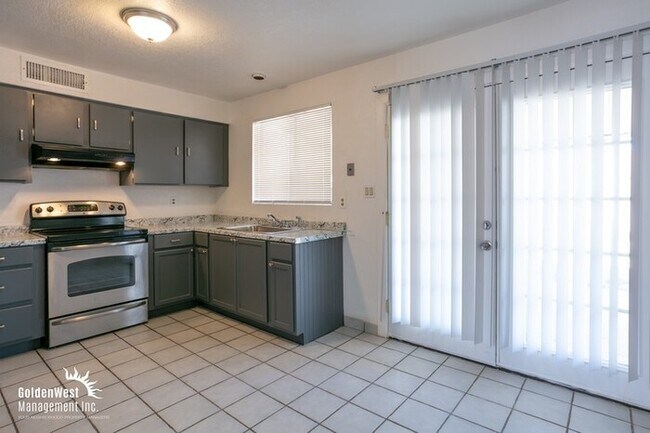 Building Photo - 2 bedroom 1 Bath home in Phoenix