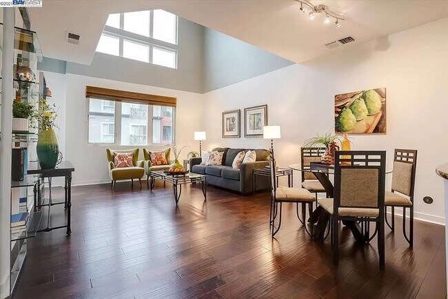 Building Photo - Luxury Townhouse Style Condo STEPS TO BART