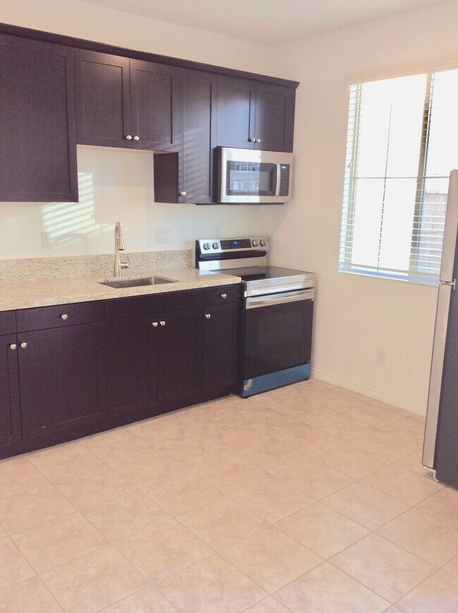 Foto del edificio - 2 Bedroom 1 Bath for rent in Loma Linda PLEASE READ DESCRIPTION