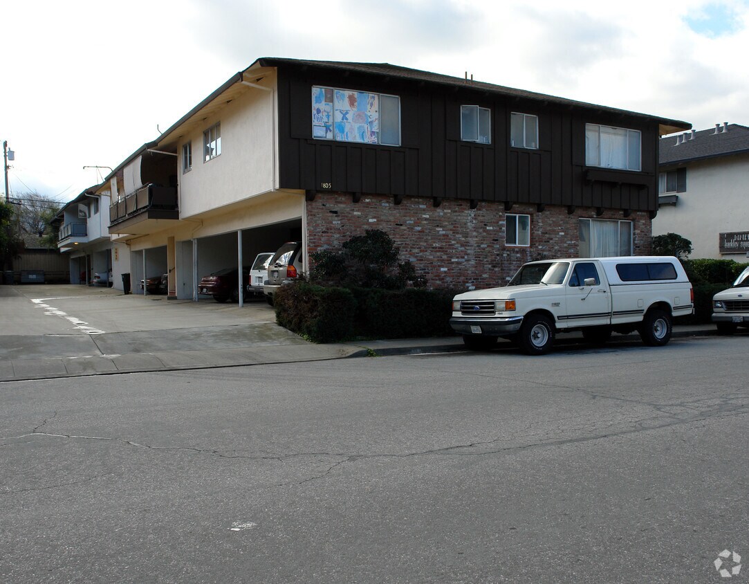 Building Photo - Barkley Square