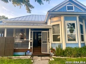 Building Photo - 609 W Agarita Ave