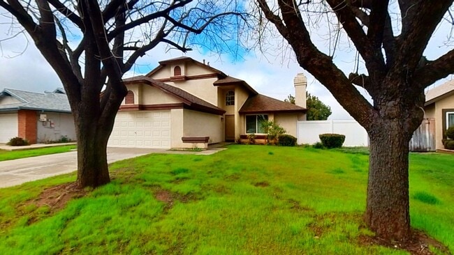Building Photo - Beautiful 4 Bedroom 3 Bathroom Home in Yuc...