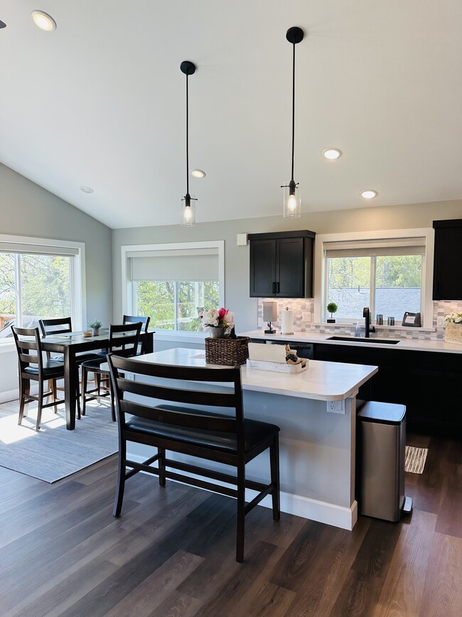 Building Photo - 1200 Eric Ln