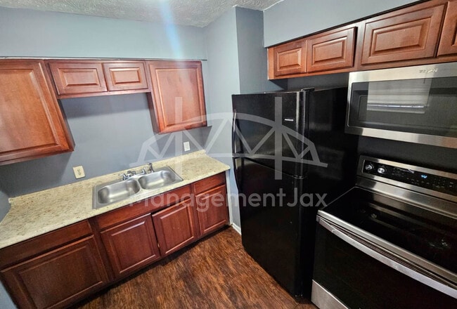 Foto del edificio - 1130 W 21st St