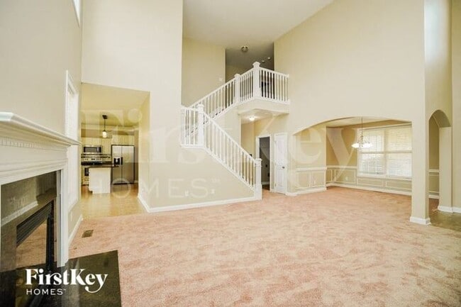 Foto del edificio - 106 Fox Glen Dr W