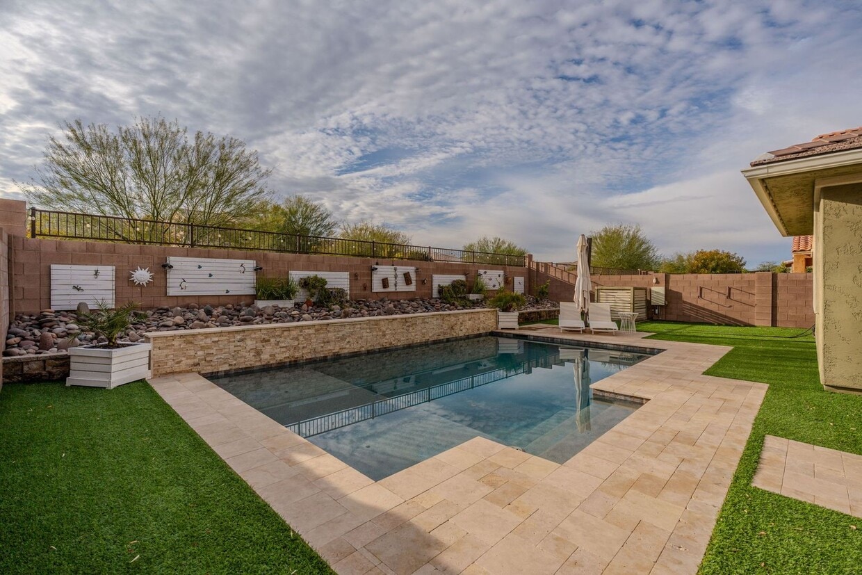 *POOL* Beautiful Gilbert Home Nestled at t... - *POOL* Beautiful Gilbert Home Nestled at t...