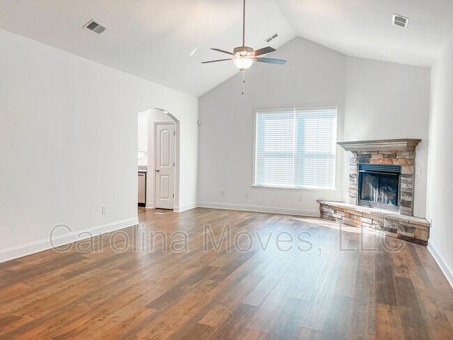 Foto del edificio - 116 Forest Ridge Way