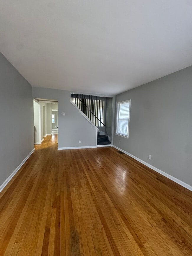 Building Photo - 3 Bedroom 2 Bathroom House in Calumet City !!!! A MUST SEE!