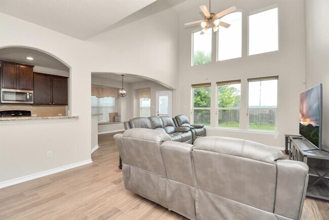 Foto del edificio - 2703 Lakecrest River Dr