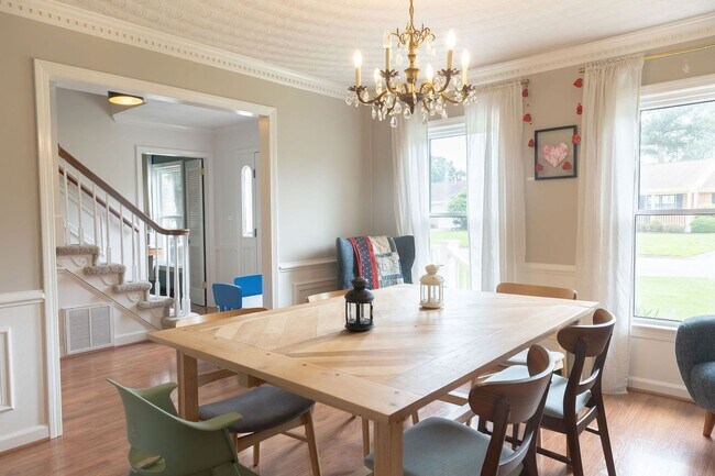 Foto del edificio - 4 Bed 2.5 Bath Home In VA Beach for Rent !
