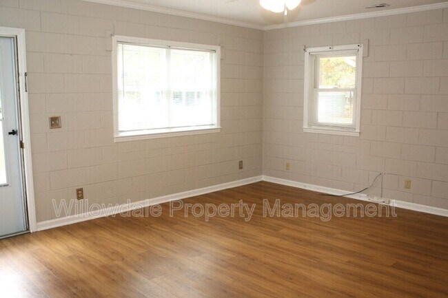 Foto del edificio - 3122 Tuckaway Dr