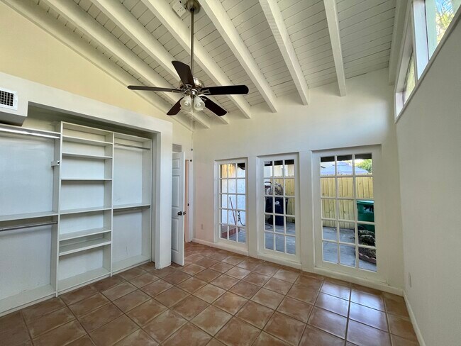 Building Photo - 7110 SW 112th Ct
