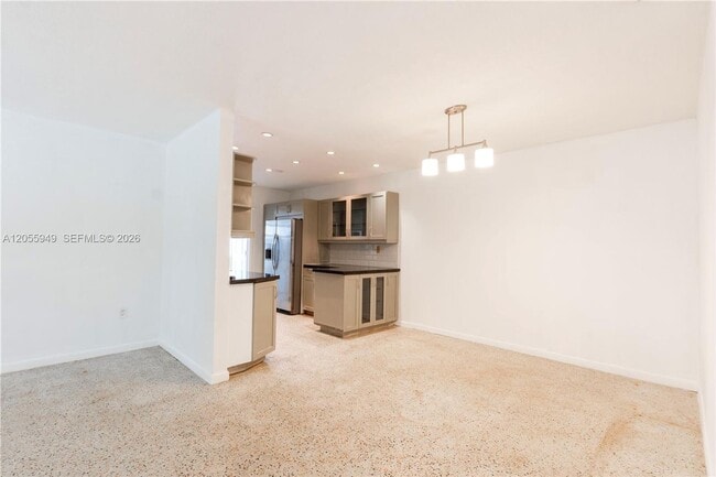 Building Photo - 565 NE 160th Terrace