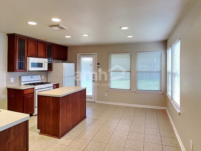 Foto del edificio - 3434 Falcon Trail Ct