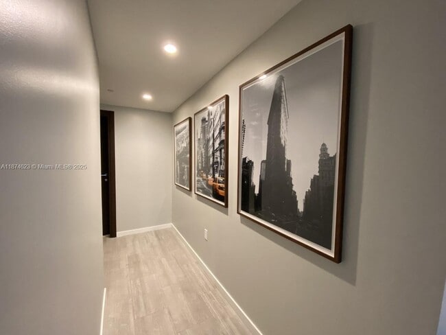 Building Photo - 1000 Brickell Plaza