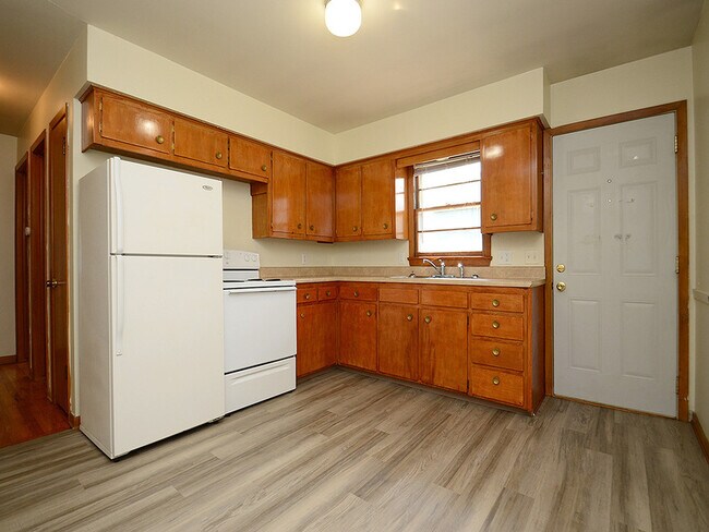 Building Photo - 3605 S 82nd St