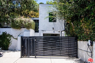 Building Photo - 2553 Glen Green St
