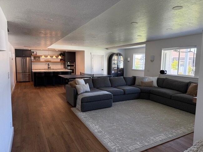 Building Photo - 14681 S Short Oak Cv