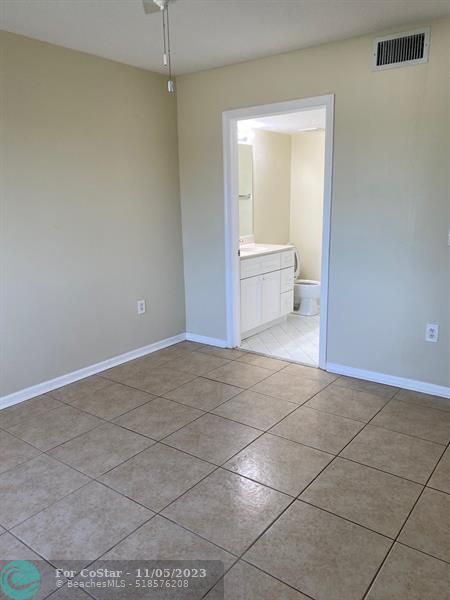 Foto del edificio - 3800 N Jog Rd