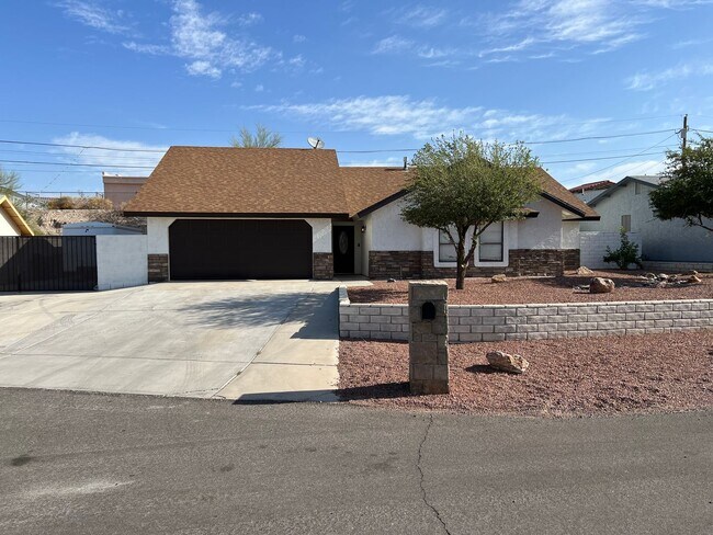 Building Photo - Spacious 3-Bedroom, 2-Bath Home with Den &...