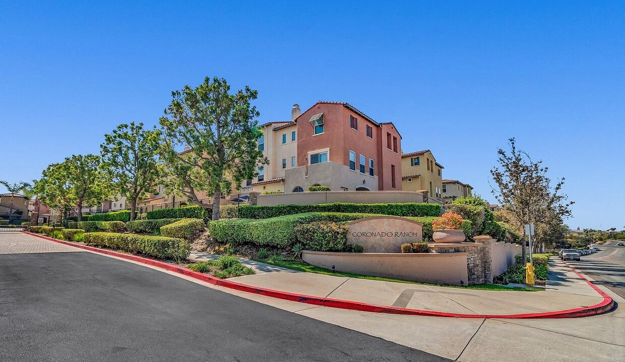 Foto principal - 443 Almond Rd