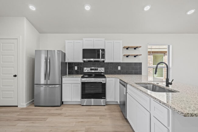 Building Photo - 2013 Cottonwood Ave