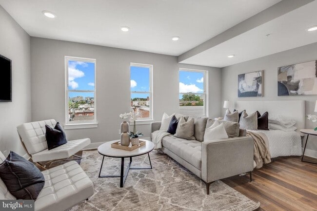 Foto del edificio - 1924 N Front St