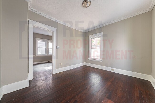 Foto del edificio - Charming 4-Bedroom Home on Quiet Street - ...