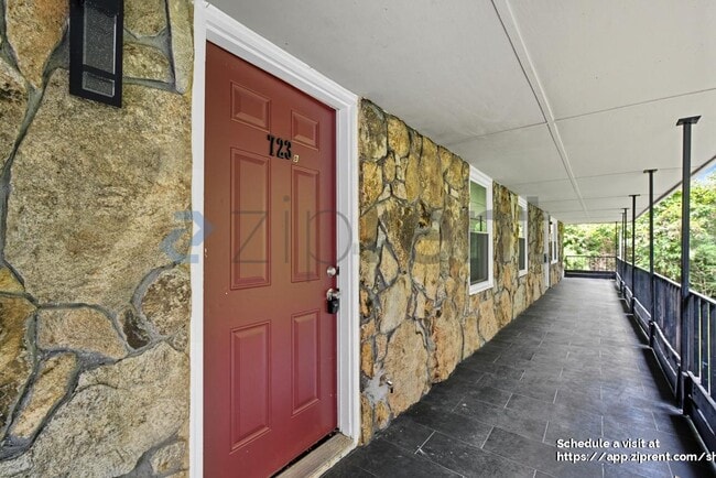 Building Photo - 721 Ford Pl
