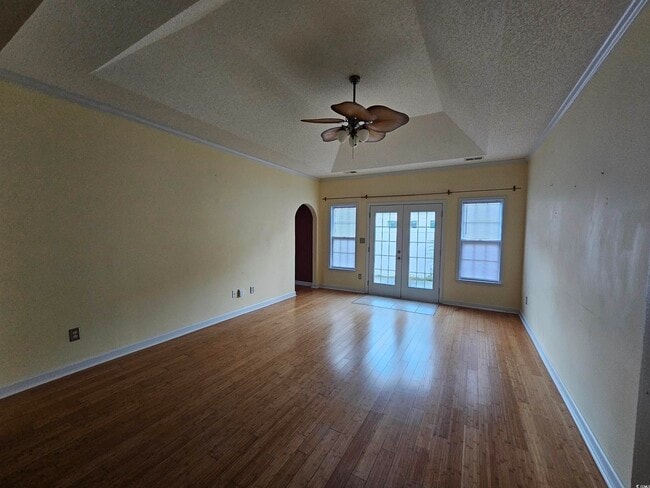 Building Photo - 1011 Hillsdale