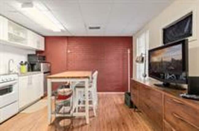 Building Photo - 411 Baker