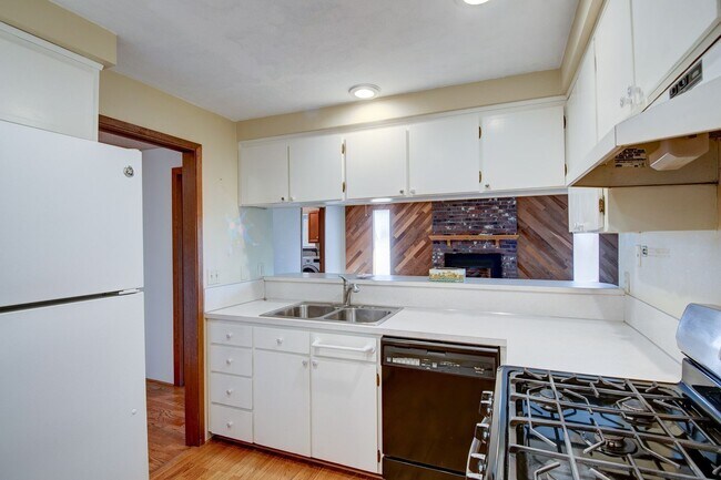 Foto del edificio - 3-bedroom, 2-bathroom single-level home