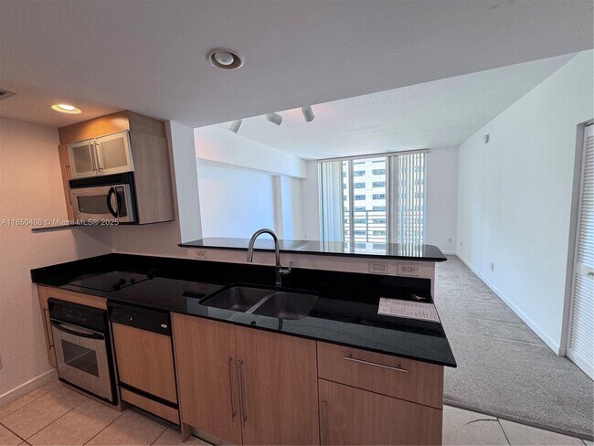 Foto del edificio - 335 S Biscayne Blvd