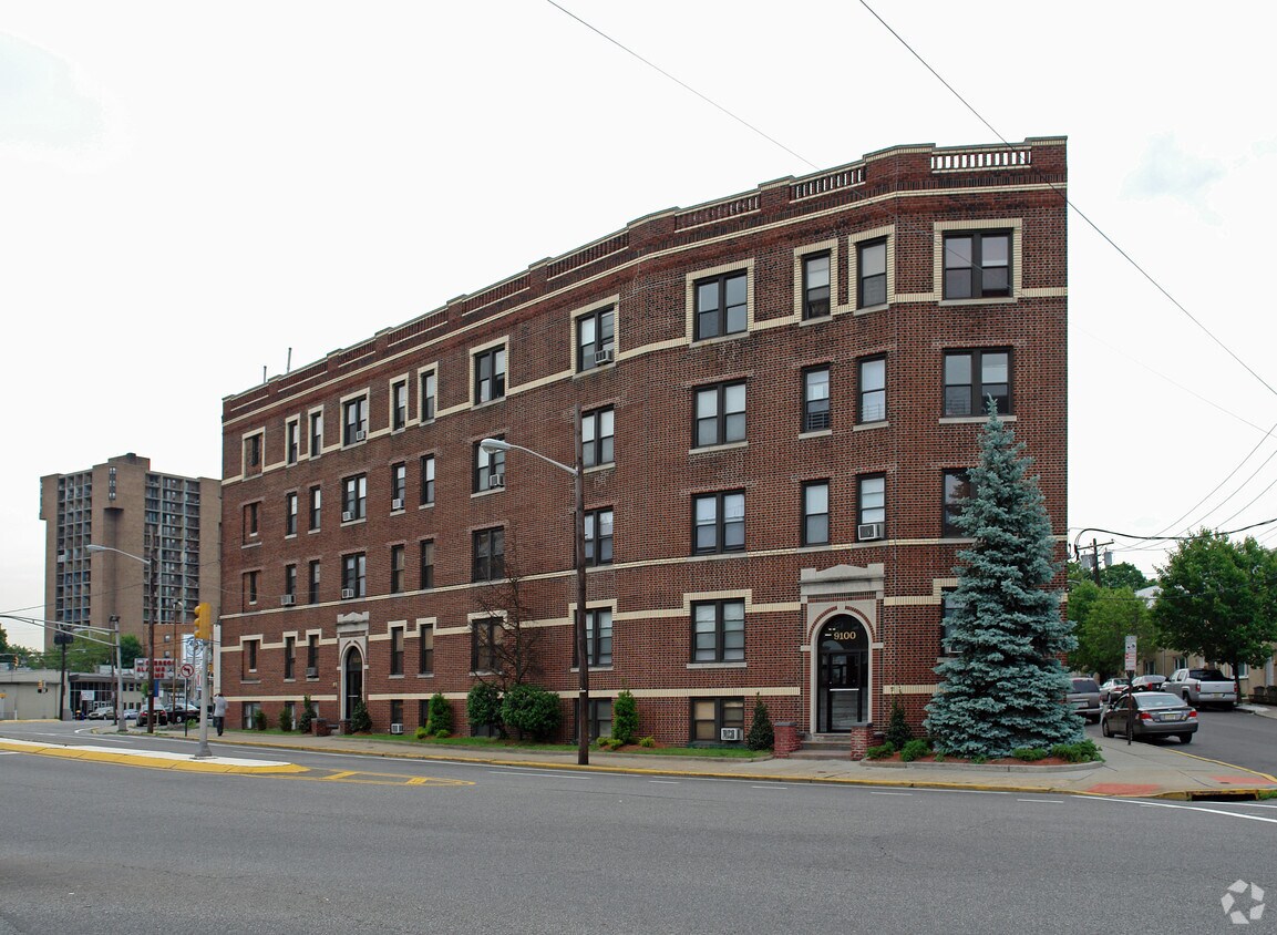 Primary Photo - PINNACLE EQUITIES, LLC