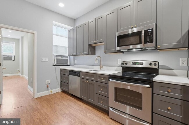 Building Photo - 1440 Fairmont St NW