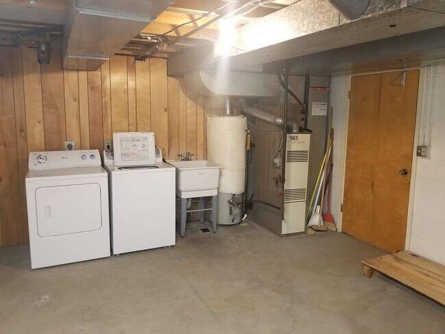 Unit 1 Laundry Room - 5525 Glenridge Dr