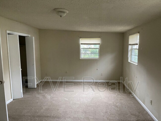 Foto del edificio - 2416 Palmdale St