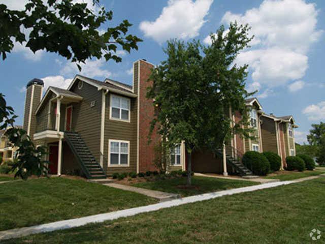 Complejo - Central on the Green Apartment Homes